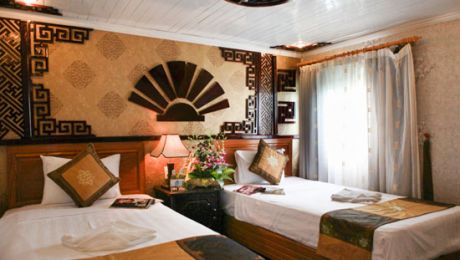 Twin bed bay view - upper floor