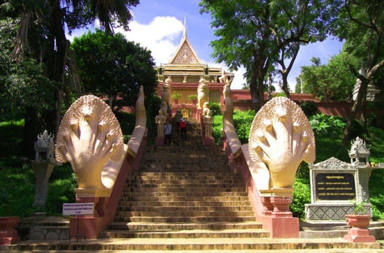 Wat-Phnom-temple-2