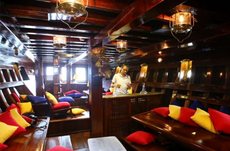 Nang-tien-cruise-bar-768x512