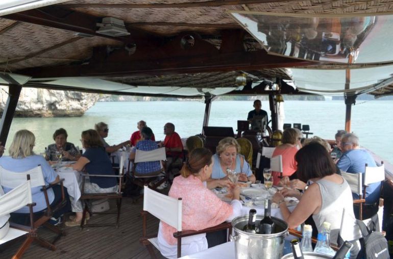 restaurant-nang-tien-cruise-768x512