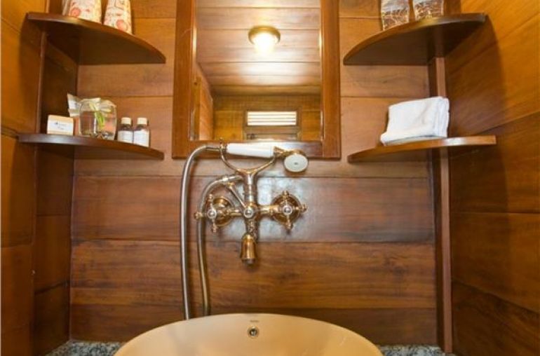 bassac-cruise-bathroom-543
