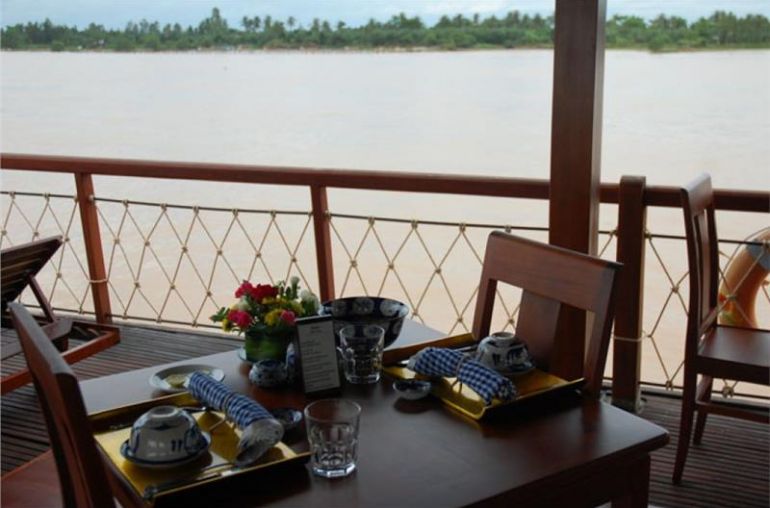 bassac-cruise-outdoor-dining-area-885
