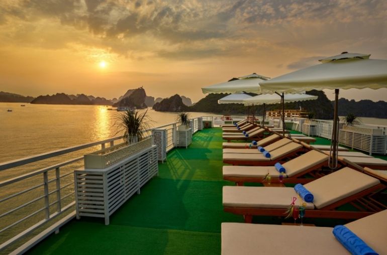 Alisa-Cruise-Sundeck