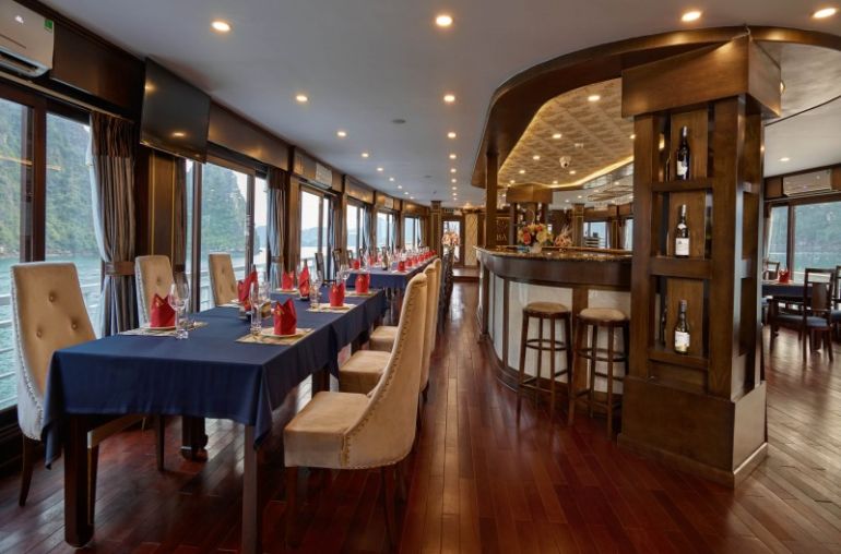 Luxury-Alisa--Restaurant-on-Alisa-Cruise