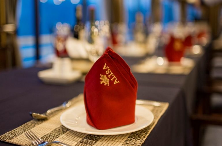 Restaurant-on-Alisa-Cruise