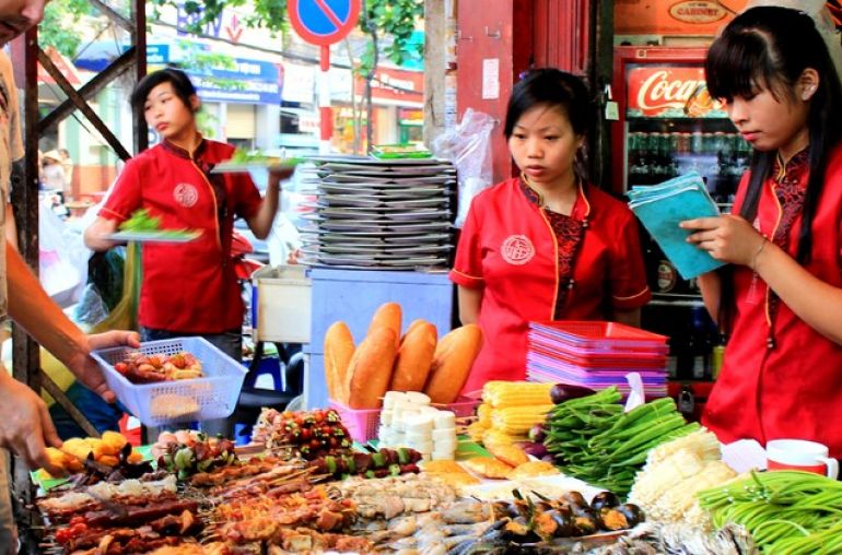 hanoi-street-food-by-night-02
