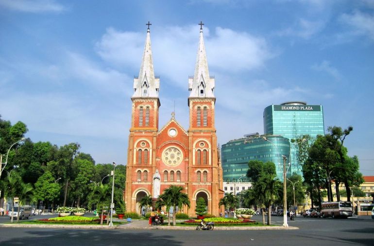 Saigon-Notre-Dame-Basilica-3