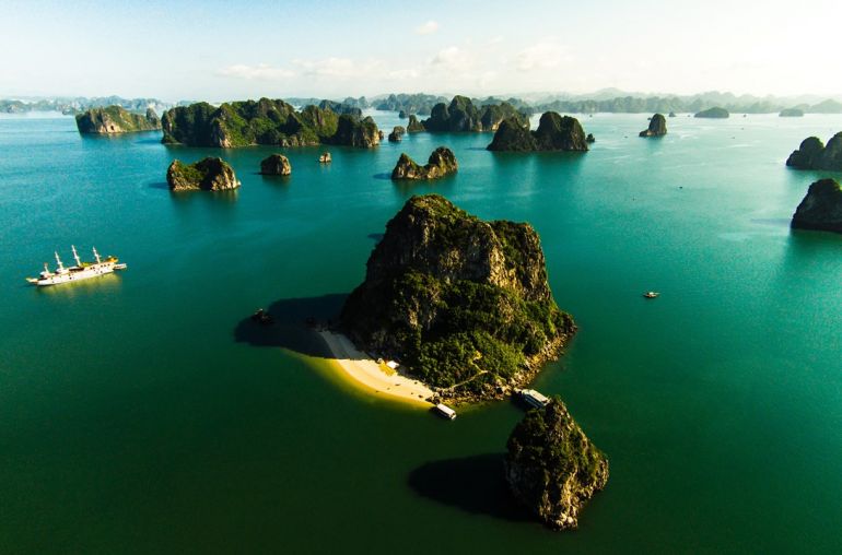 Bai Tu Long Bay