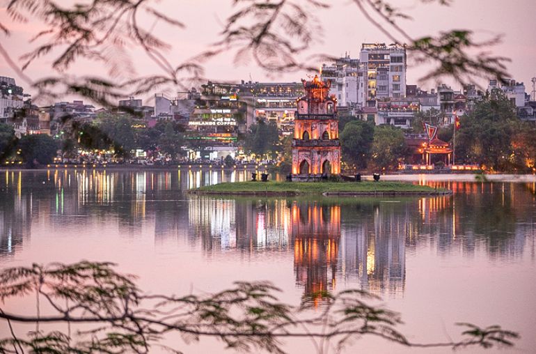 18-Hoan-Kiem-Lake-Hanoi-DSC03898