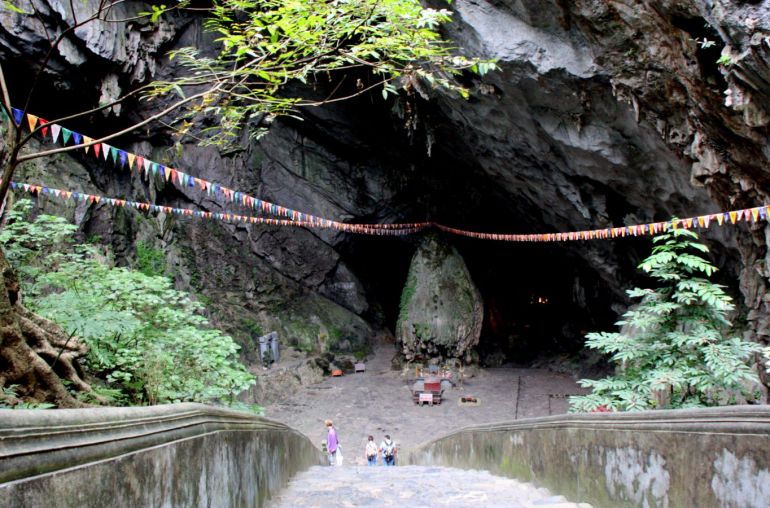 cave-in-perfume-pagoda_ip7o-85