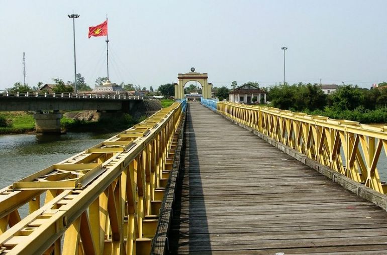 Hien-Luong-Bridge-1
