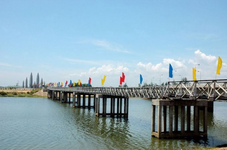 Hien-Luong-Bridge