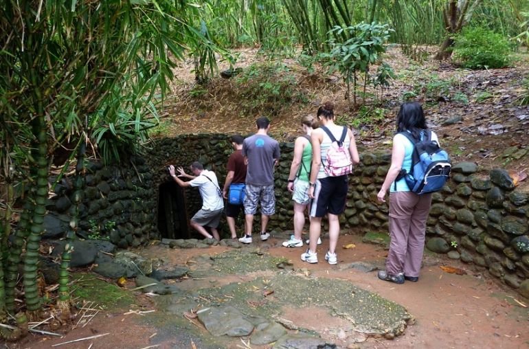 Vinh-Moc-tunnels-2
