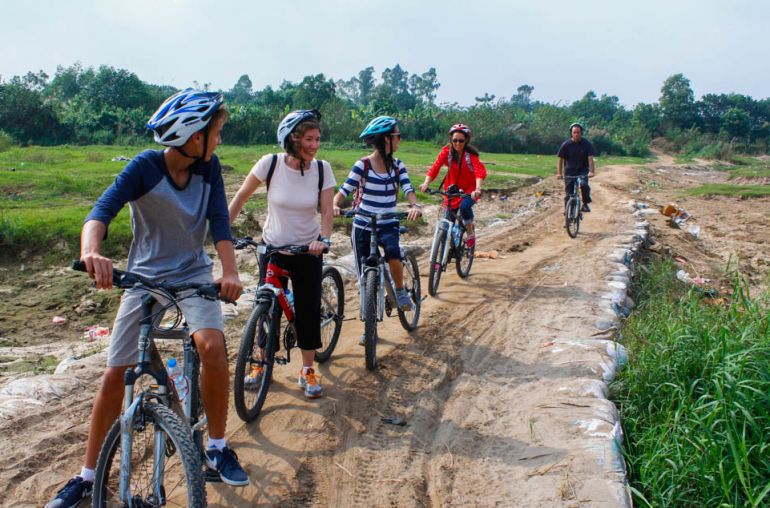 Hanoi-Cycling-Family