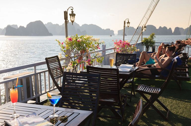 Cruise sundeck