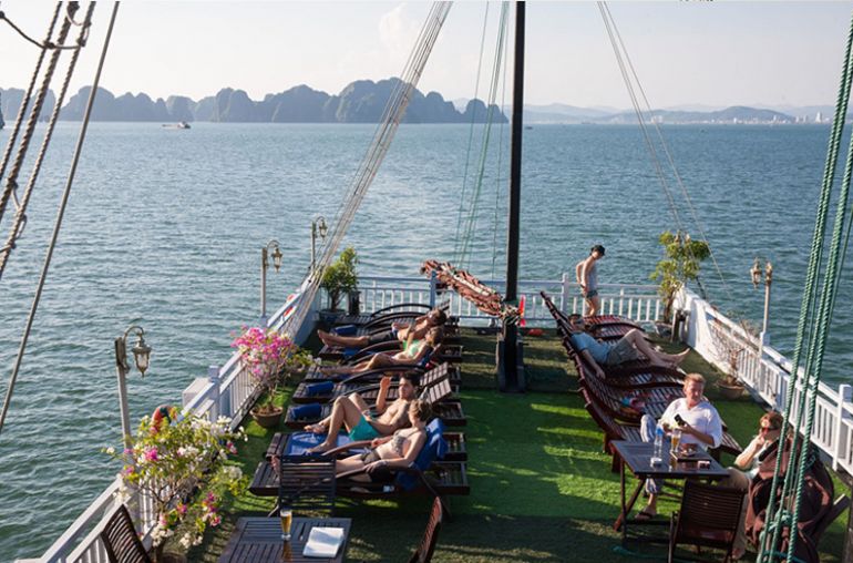 Cruise sundeck