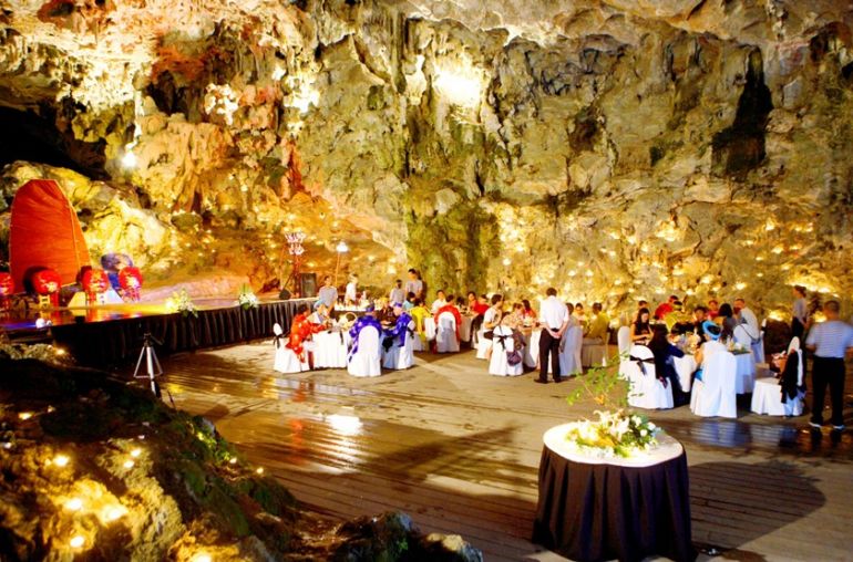 Dinner in cave
