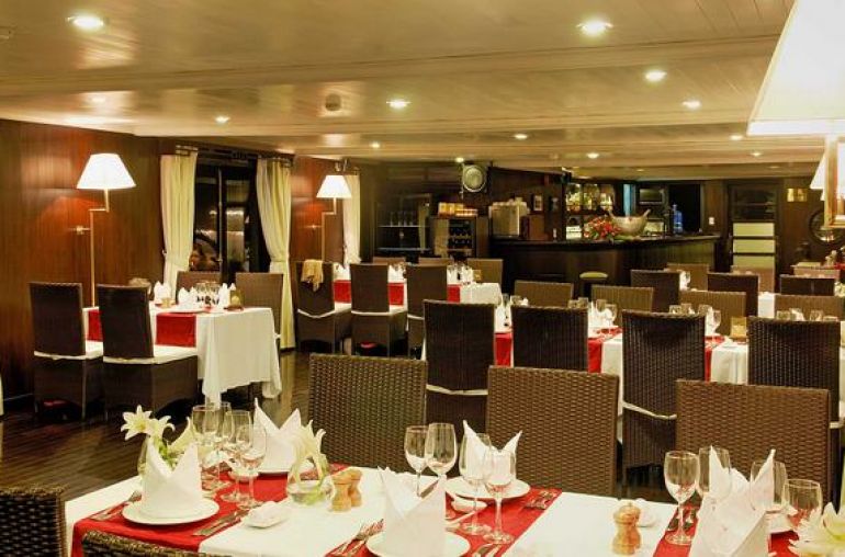 Cruise restaurant