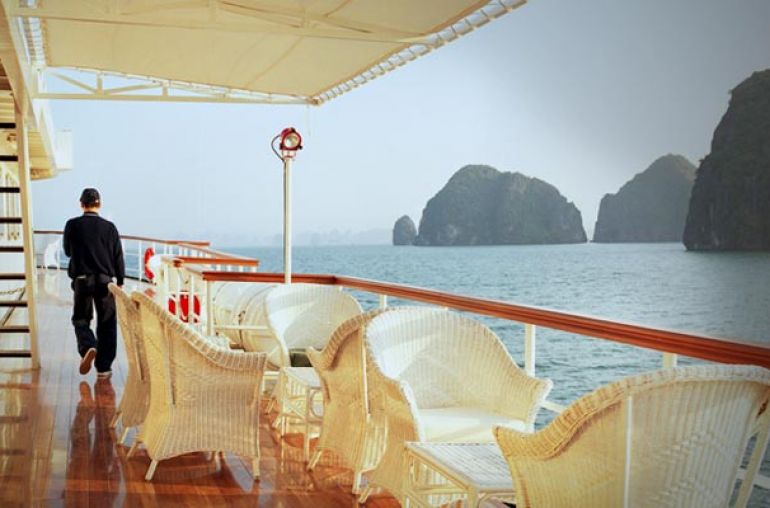 Cruise sundeck
