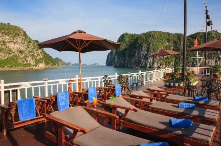 Cruise sundeck