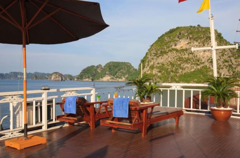 Cruise sundeck