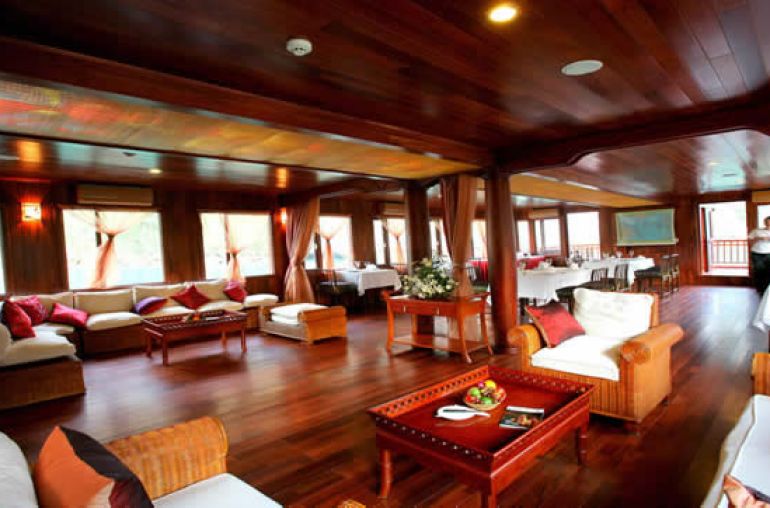 Cruise restaurant