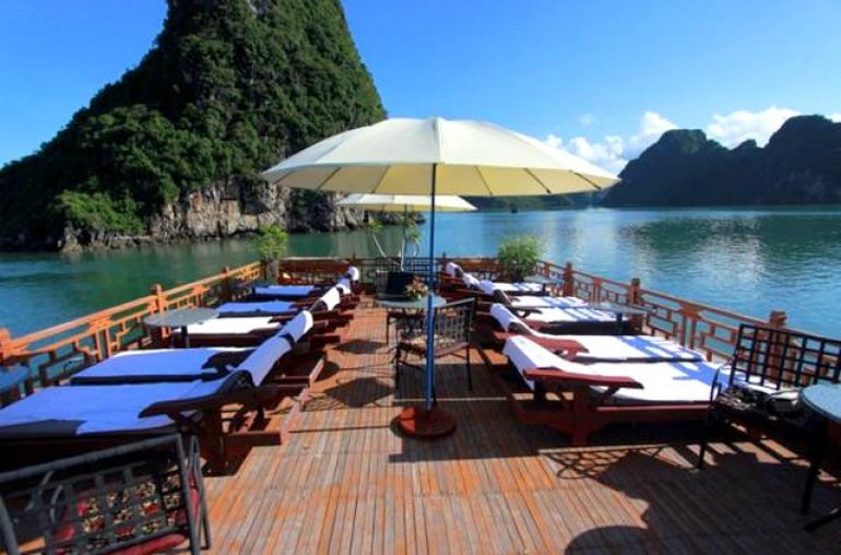 Cruise sundeck