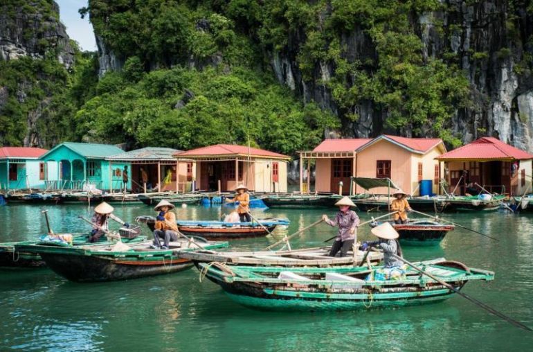 Floating village tour