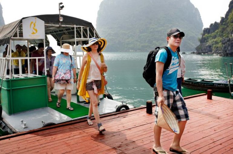 Floating village tour