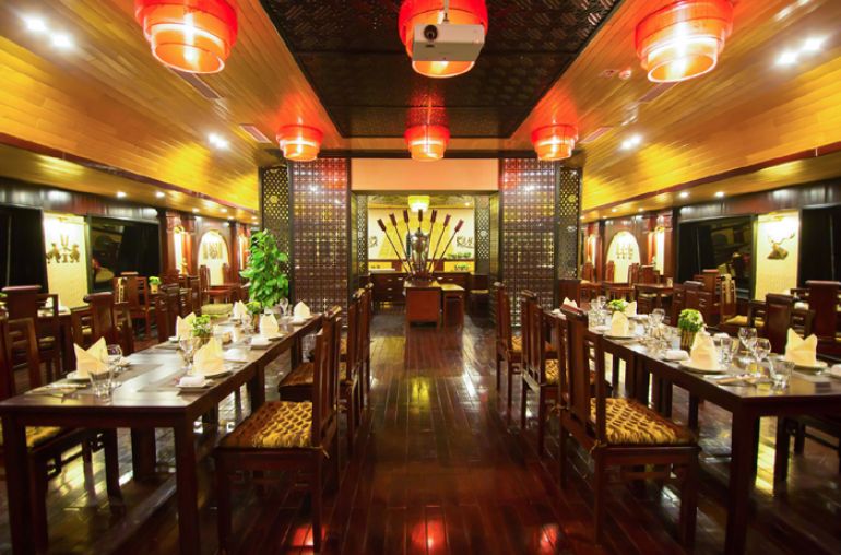 Cruise restaurant