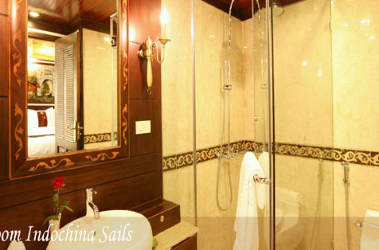 Deluxe cabin bathroom