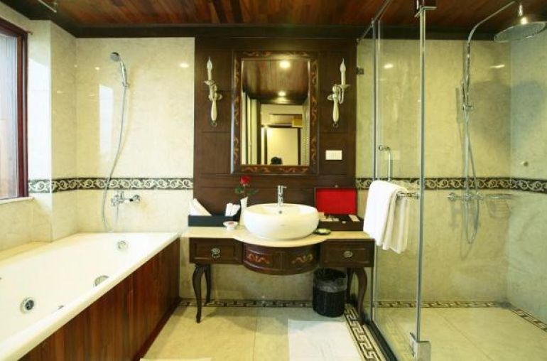 President Suite bathroom