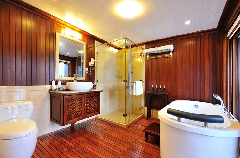 Bathroom Superior Suite